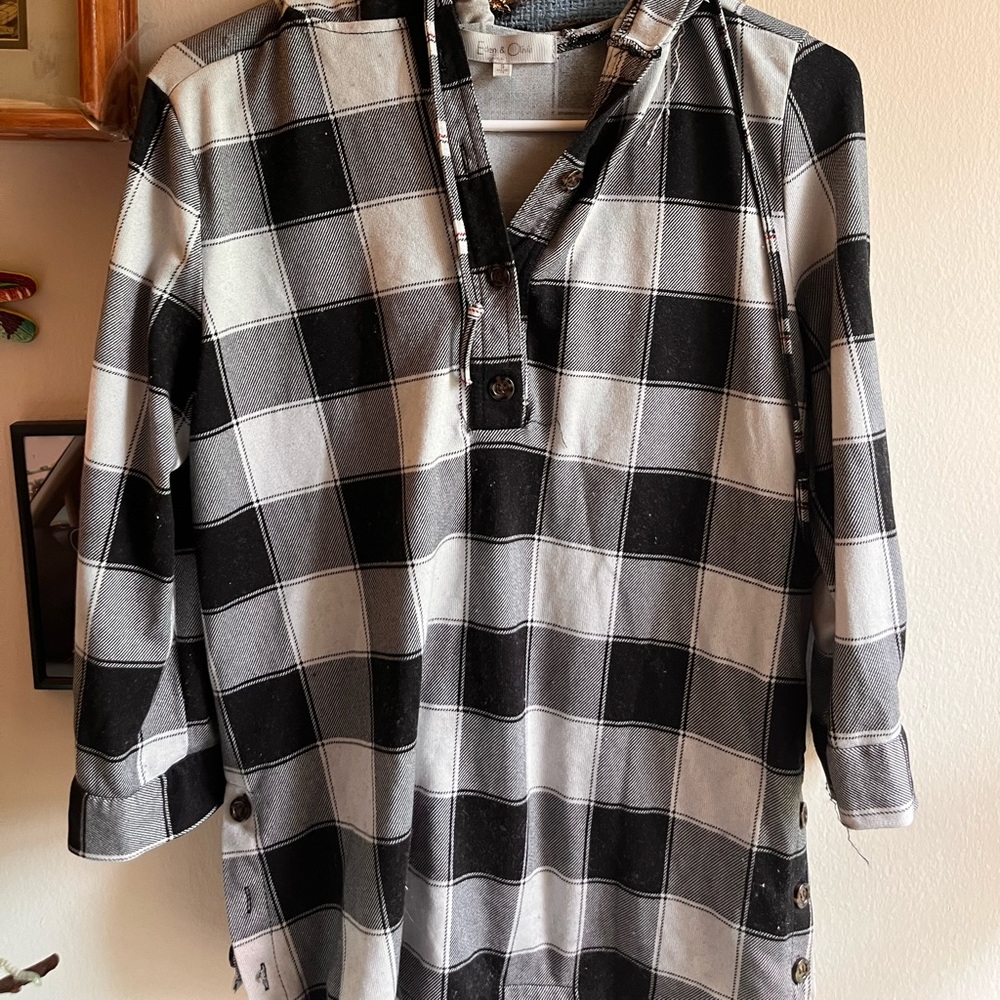 BLACK AND WHITE plain thin coat